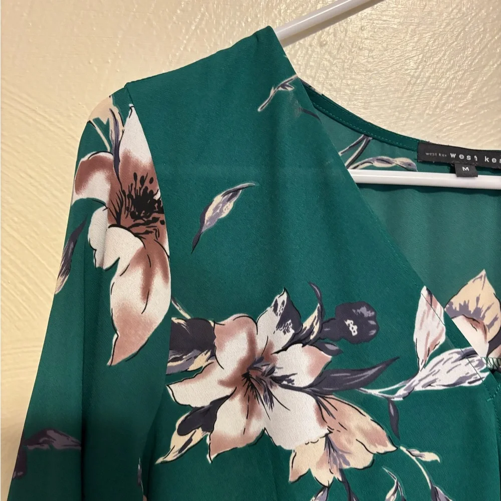 West Kei Green Floral Tie Waist Blouse Size Medium - Picture 6 of 8